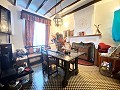 Groot mooi huis in een gehucht in Yecla in Spanish Fincas