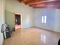 Groot mooi huis in een gehucht in Yecla in Spanish Fincas