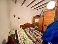 Groot mooi huis in een gehucht in Yecla in Spanish Fincas