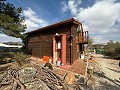 Villa de 4 dormitorios y 2 baños y casa de madera de 4 dormitorios y 2 baños en venta en La Romana. in Spanish Fincas