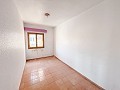 Gran Proyecto de Reforma con Opción de Comercio y 2 Apartamentos in Spanish Fincas