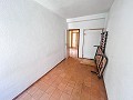Gran Proyecto de Reforma con Opción de Comercio y 2 Apartamentos in Spanish Fincas