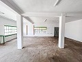 Gran Proyecto de Reforma con Opción de Comercio y 2 Apartamentos in Spanish Fincas