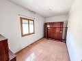 Gran Proyecto de Reforma con Opción de Comercio y 2 Apartamentos in Spanish Fincas