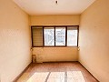 Gran Proyecto de Reforma con Opción de Comercio y 2 Apartamentos in Spanish Fincas