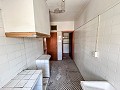 Gran Proyecto de Reforma con Opción de Comercio y 2 Apartamentos in Spanish Fincas