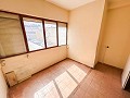 Gran Proyecto de Reforma con Opción de Comercio y 2 Apartamentos in Spanish Fincas