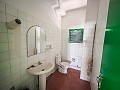 Gran Proyecto de Reforma con Opción de Comercio y 2 Apartamentos in Spanish Fincas