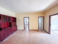 Gran Proyecto de Reforma con Opción de Comercio y 2 Apartamentos in Spanish Fincas