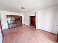 Gran Proyecto de Reforma con Opción de Comercio y 2 Apartamentos in Spanish Fincas