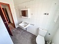 Gran Proyecto de Reforma con Opción de Comercio y 2 Apartamentos in Spanish Fincas