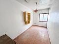 Gran Proyecto de Reforma con Opción de Comercio y 2 Apartamentos in Spanish Fincas