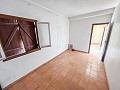 Gran Proyecto de Reforma con Opción de Comercio y 2 Apartamentos in Spanish Fincas