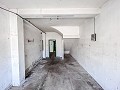 Gran Proyecto de Reforma con Opción de Comercio y 2 Apartamentos in Spanish Fincas