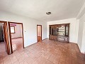 Gran Proyecto de Reforma con Opción de Comercio y 2 Apartamentos in Spanish Fincas