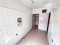 Gran Proyecto de Reforma con Opción de Comercio y 2 Apartamentos in Spanish Fincas