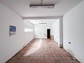 Gran Proyecto de Reforma con Opción de Comercio y 2 Apartamentos in Spanish Fincas
