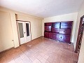 Gran Proyecto de Reforma con Opción de Comercio y 2 Apartamentos in Spanish Fincas