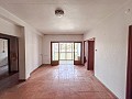 Gran Proyecto de Reforma con Opción de Comercio y 2 Apartamentos in Spanish Fincas