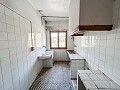 Gran Proyecto de Reforma con Opción de Comercio y 2 Apartamentos in Spanish Fincas