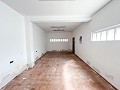 Gran Proyecto de Reforma con Opción de Comercio y 2 Apartamentos in Spanish Fincas