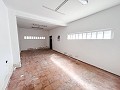 Gran Proyecto de Reforma con Opción de Comercio y 2 Apartamentos in Spanish Fincas