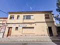 Gran Proyecto de Reforma con Opción de Comercio y 2 Apartamentos in Spanish Fincas