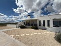 Moderne villa met 5 slaapkamers in Sax, Alicante in Spanish Fincas