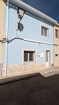 Schönes Stadthaus mit 3 Schlafzimmern und 1 Bad in Pinoso. in Spanish Fincas
