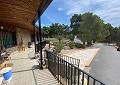 Prachtige traditionele villa met 5 slaapkamers en 2 badkamers op 140.000 m2 bos in Sax in Spanish Fincas