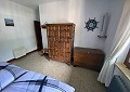 Prachtige traditionele villa met 5 slaapkamers en 2 badkamers op 140.000 m2 bos in Sax in Spanish Fincas