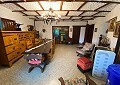 Prachtige traditionele villa met 5 slaapkamers en 2 badkamers op 140.000 m2 bos in Sax in Spanish Fincas