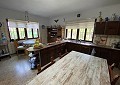 Prachtige traditionele villa met 5 slaapkamers en 2 badkamers op 140.000 m2 bos in Sax in Spanish Fincas