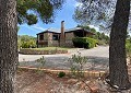 Prachtige traditionele villa met 5 slaapkamers en 2 badkamers op 140.000 m2 bos in Sax in Spanish Fincas