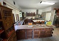 Prachtige traditionele villa met 5 slaapkamers en 2 badkamers op 140.000 m2 bos in Sax in Spanish Fincas