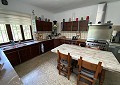 Prachtige traditionele villa met 5 slaapkamers en 2 badkamers op 140.000 m2 bos in Sax in Spanish Fincas