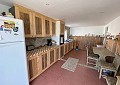 Casa de campo de 3 dormitorios con un apartamento anexo de 2 dormitorios más un estudio de 1 dormitorio en Sax. in Spanish Fincas