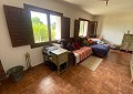 Casa de campo de 3 dormitorios con un apartamento anexo de 2 dormitorios más un estudio de 1 dormitorio en Sax. in Spanish Fincas