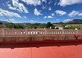 Casa de campo de 3 dormitorios con un apartamento anexo de 2 dormitorios más un estudio de 1 dormitorio en Sax. in Spanish Fincas