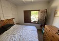 Casa de campo de 3 dormitorios con un apartamento anexo de 2 dormitorios más un estudio de 1 dormitorio en Sax. in Spanish Fincas