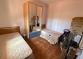 Casa de campo de 3 dormitorios con un apartamento anexo de 2 dormitorios más un estudio de 1 dormitorio en Sax. in Spanish Fincas