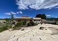 Casa de campo de 3 dormitorios con un apartamento anexo de 2 dormitorios más un estudio de 1 dormitorio en Sax. in Spanish Fincas
