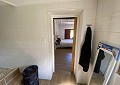 Casa de campo de 3 dormitorios con un apartamento anexo de 2 dormitorios más un estudio de 1 dormitorio en Sax. in Spanish Fincas