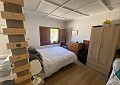 Casa de campo de 3 dormitorios con un apartamento anexo de 2 dormitorios más un estudio de 1 dormitorio en Sax. in Spanish Fincas