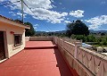 Casa de campo de 3 dormitorios con un apartamento anexo de 2 dormitorios más un estudio de 1 dormitorio en Sax. in Spanish Fincas