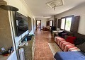 Casa de campo de 3 dormitorios con un apartamento anexo de 2 dormitorios más un estudio de 1 dormitorio en Sax. in Spanish Fincas