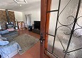 Casa de campo de 3 dormitorios con un apartamento anexo de 2 dormitorios más un estudio de 1 dormitorio en Sax. in Spanish Fincas