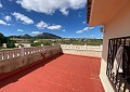 Casa de campo de 3 dormitorios con un apartamento anexo de 2 dormitorios más un estudio de 1 dormitorio en Sax. in Spanish Fincas