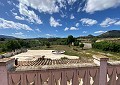 Casa de campo de 3 dormitorios con un apartamento anexo de 2 dormitorios más un estudio de 1 dormitorio en Sax. in Spanish Fincas