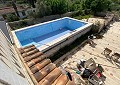 Casa de campo de 3 dormitorios con un apartamento anexo de 2 dormitorios más un estudio de 1 dormitorio en Sax. in Spanish Fincas